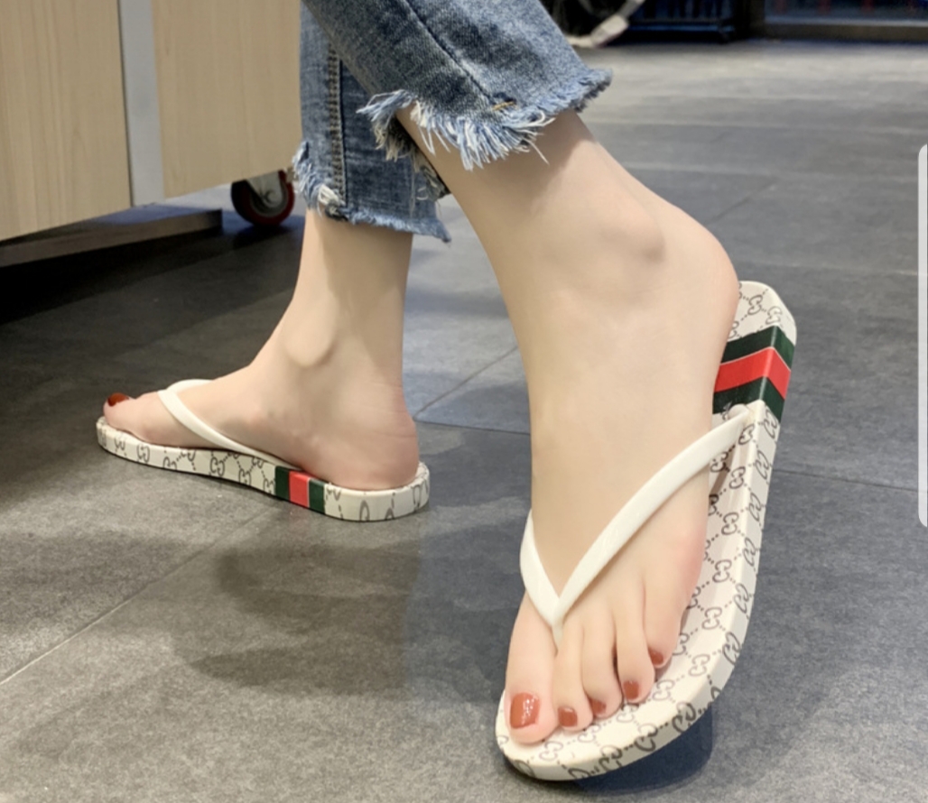 Womens Gucci Flip Flops